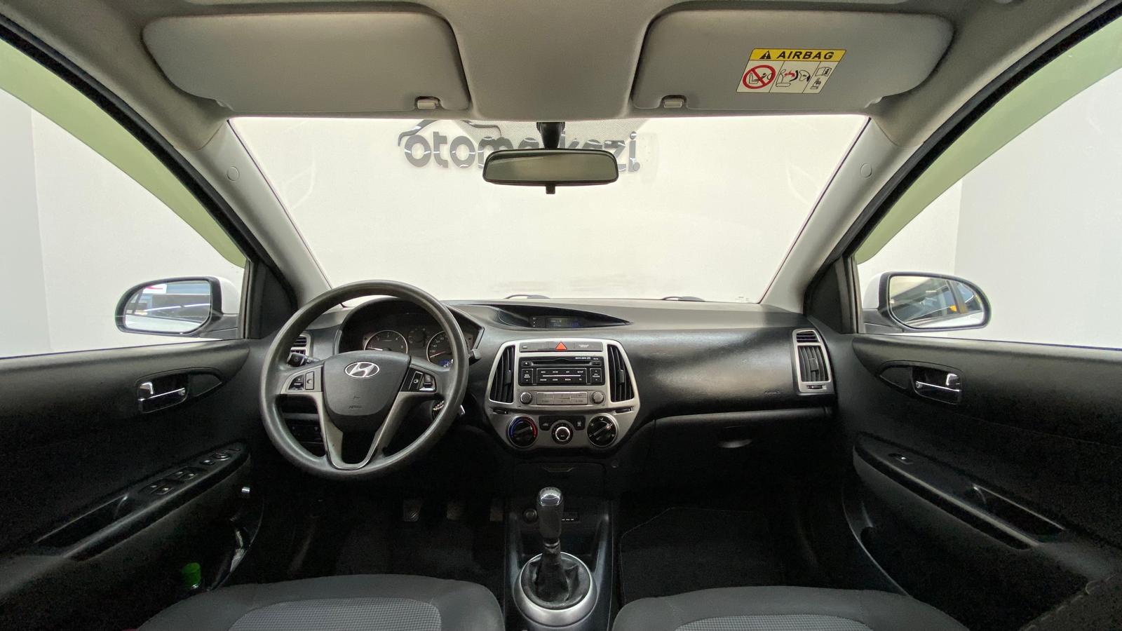 HYUNDAI i20 13